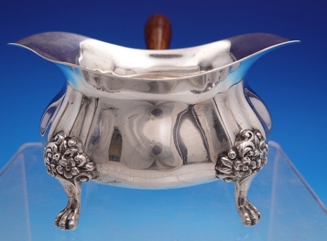 Gravy Boat 9.5ozt total gravy boat #996 wood handle with lion feet 6 1/8